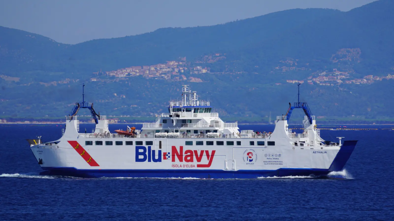 Le ferry Blu Navy Aethalia fait la navette entre Piombino et Portoferraio sur l'île d'Elbe.