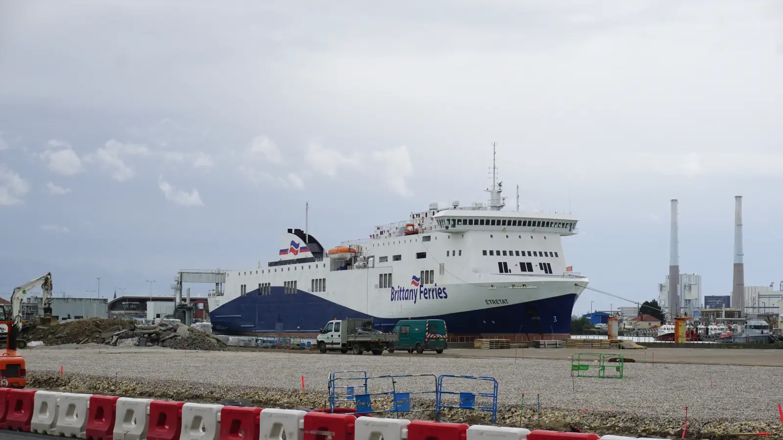 La Brittany Ferries Ferry Etretat dans le port du Havre.