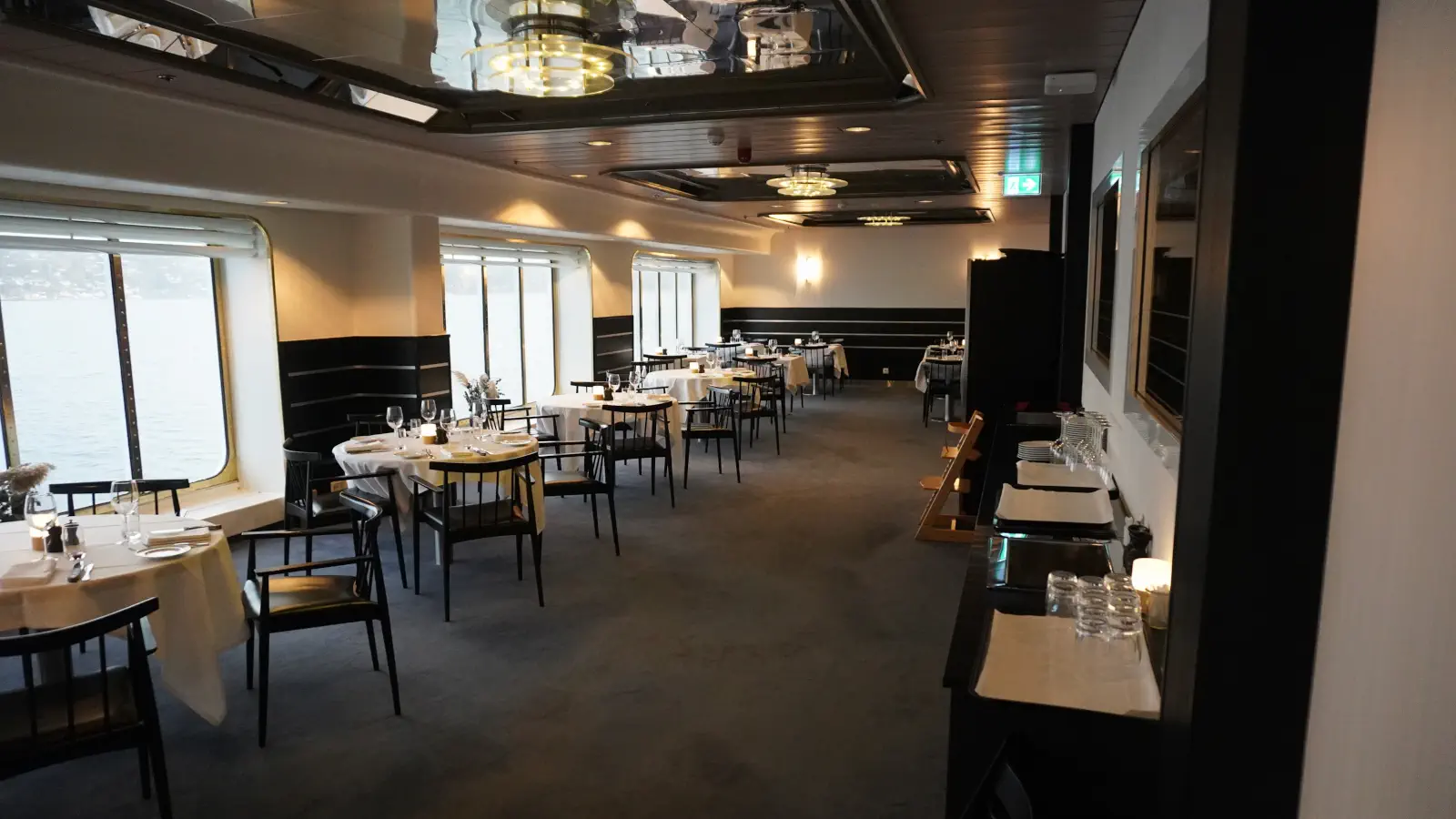 Le restaurant Explorer sur le DFDS Ferry Crown Seaways.