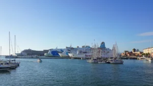 Ferries de Moby Lines et Toremar dans le port de Livourne