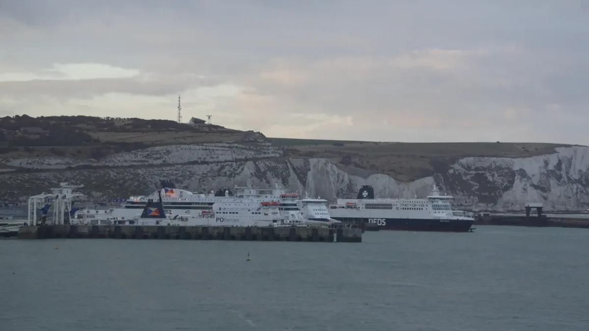 Ferries de DFDS et P&O Ferries dans le port de ferry de Douvres.