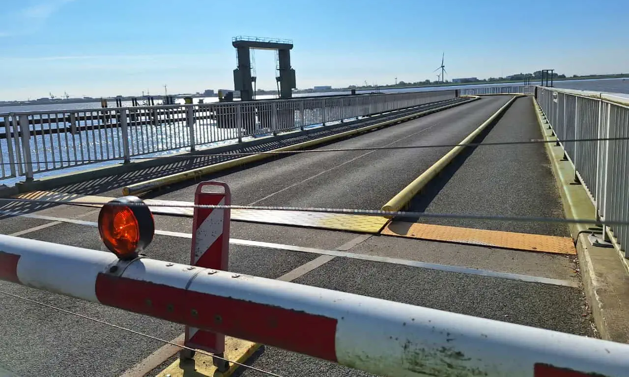Vue de l'embarcadère des ferries FRS Elb à Glückstadt.