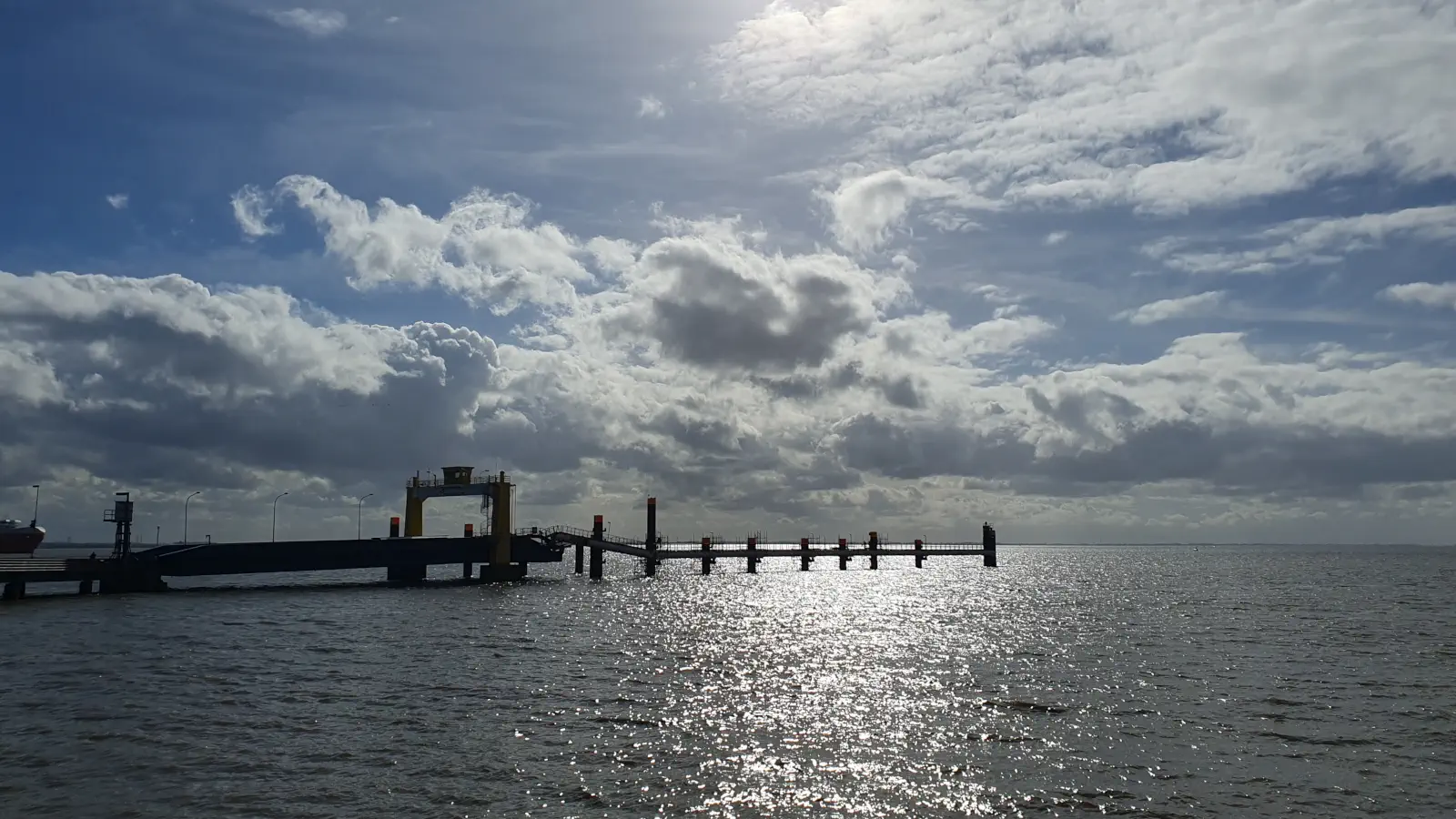 Au départ du quai du ferry FRS Helgoline à Brunsbüttel, tu passeras par Cuxhaven pour rejoindre Helgoland ou retourner à Hambourg.
