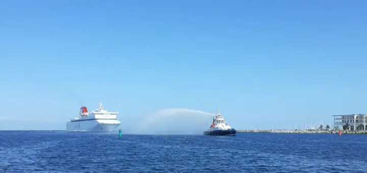 MS Drotten lors de sa première escale à Rostock
