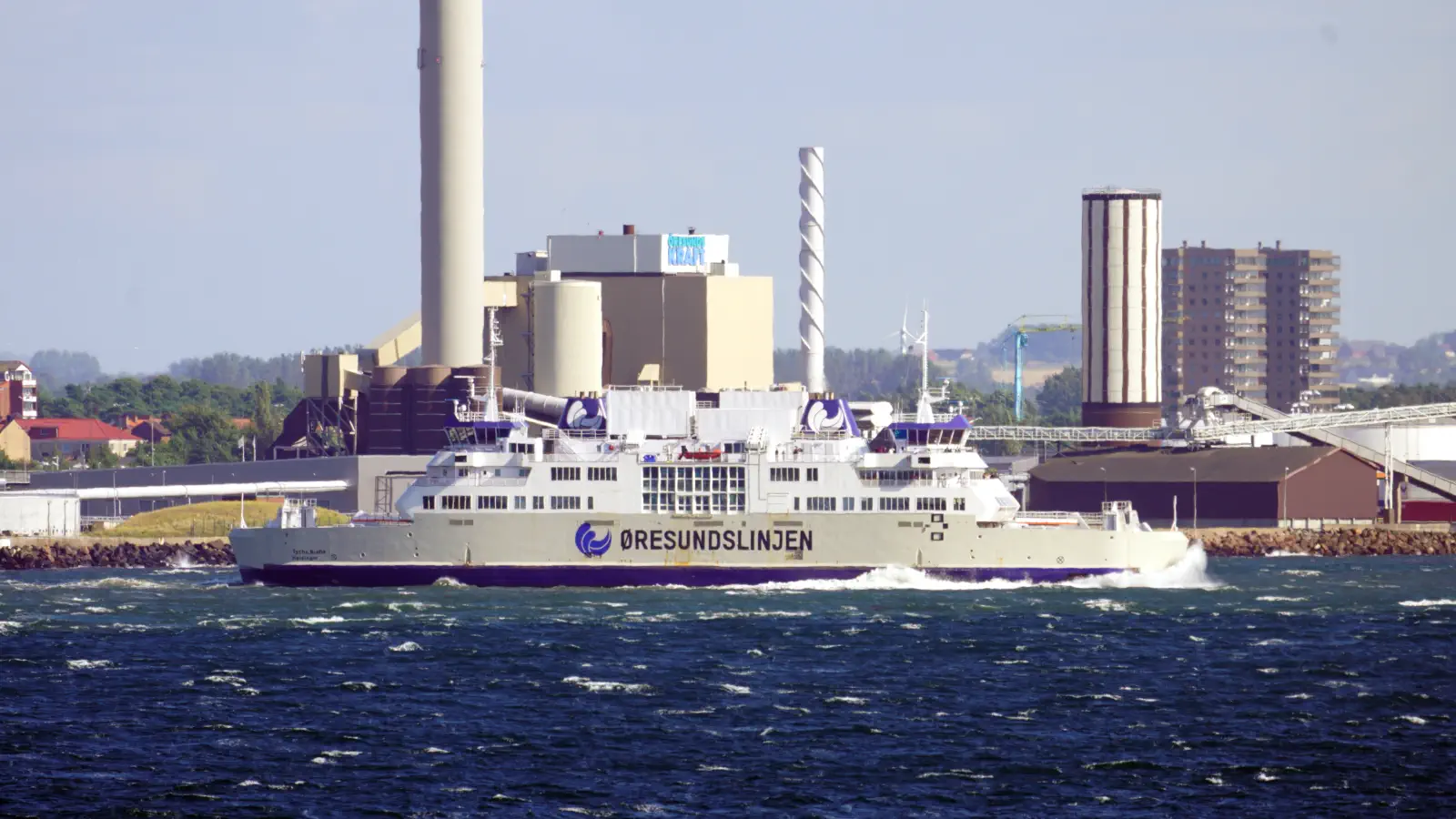 L'Øresundslinjen Ferry Tycho Brahe en quittant le port suédois de Helsingborg.