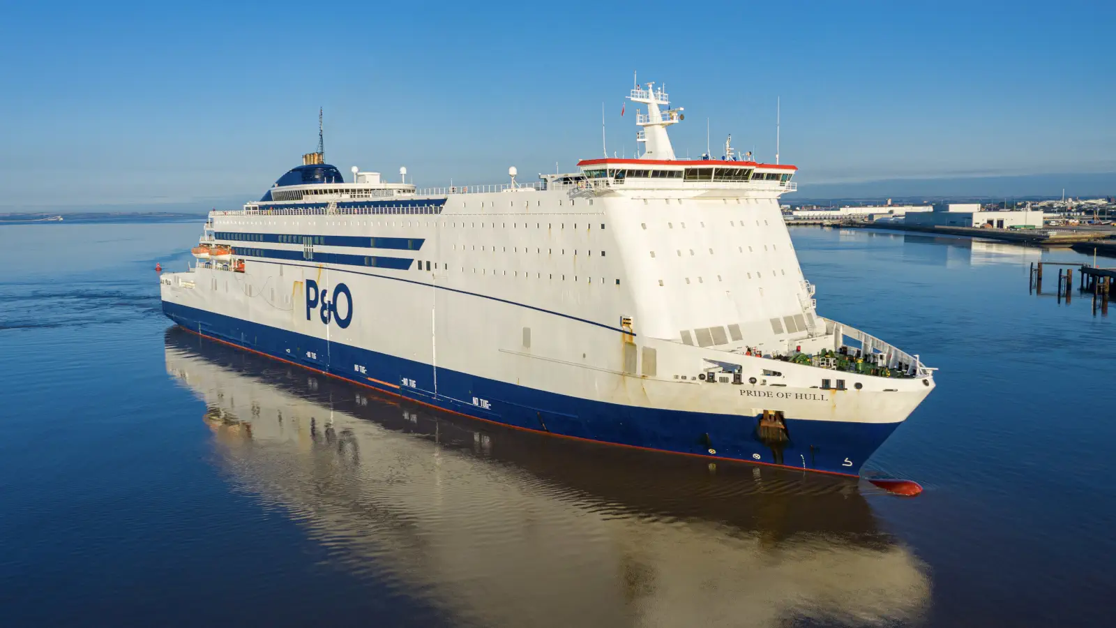 Le ferry de croisière Pride of Hull de P&O Ferries navigue entre Rotterdam et Hull.