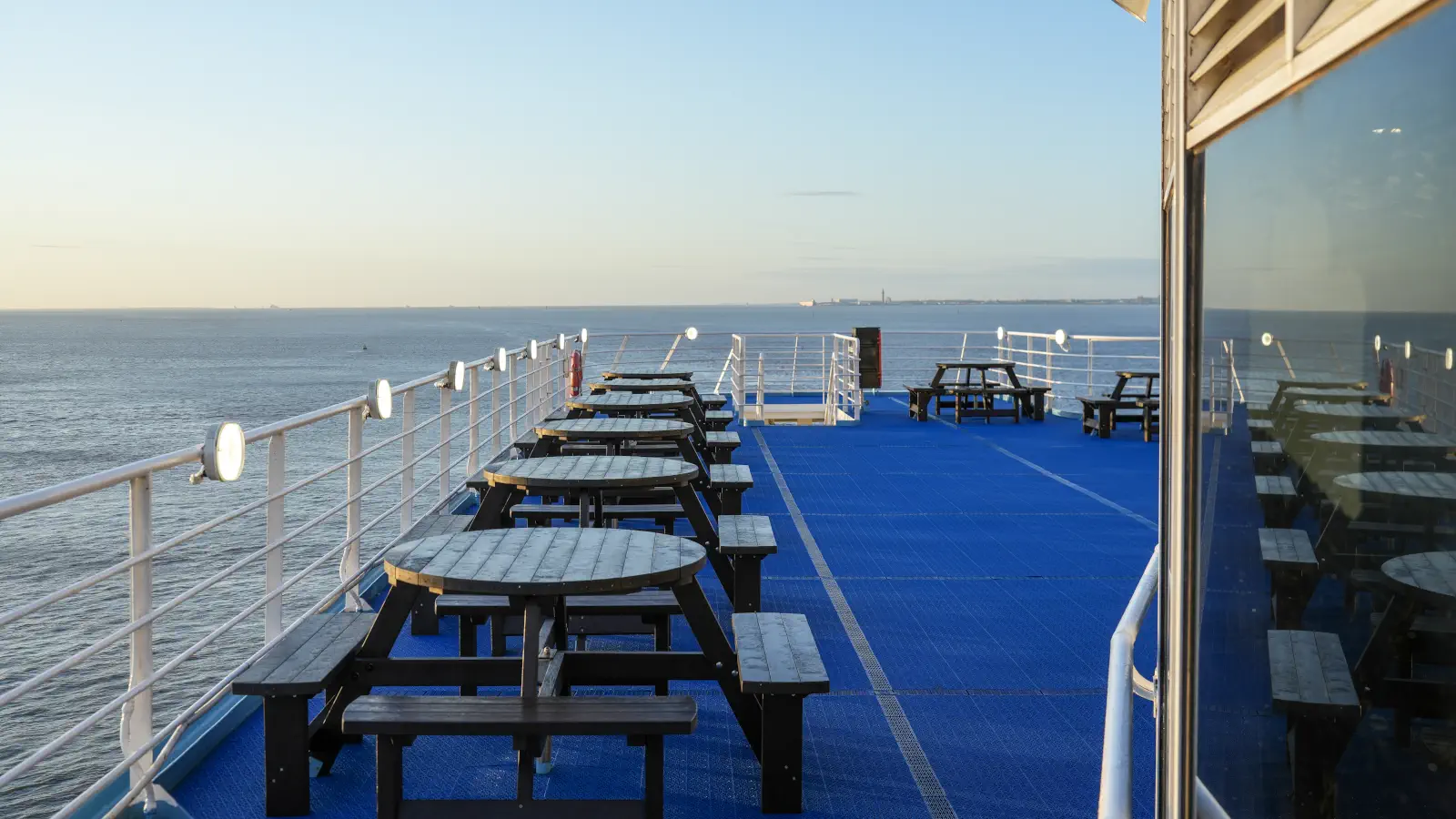 Le pont extérieur du Pride of Rotterdam.