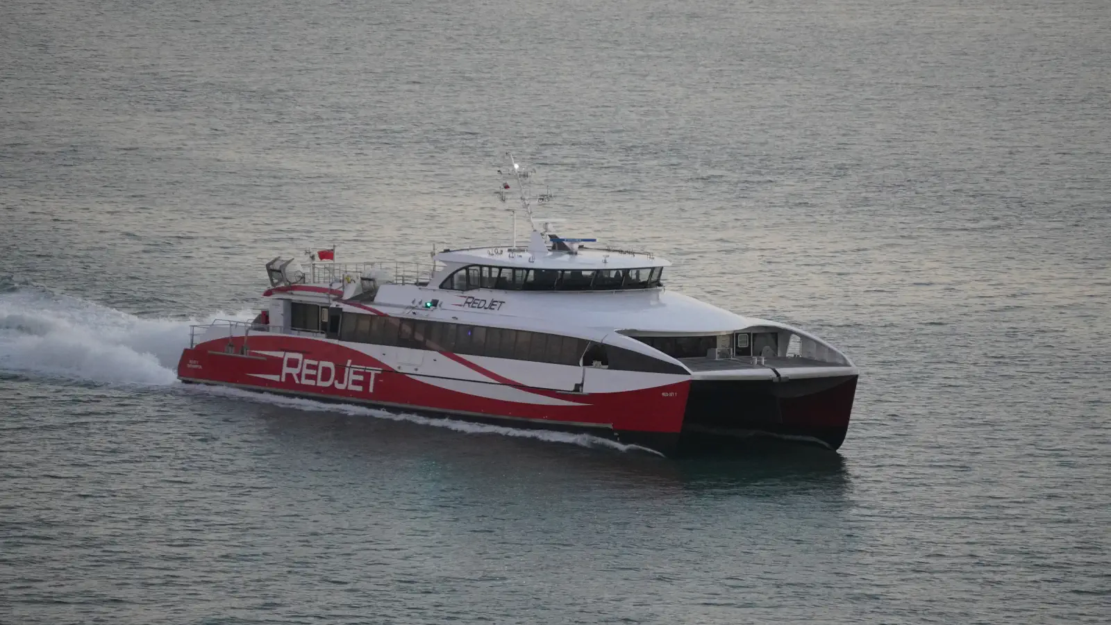Red Jet 7 de Red Funnel navigue entre Southampton et West Cowes sur l'île de Wight.
