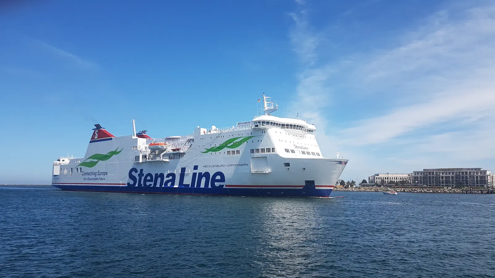 Le Stena Line Ferry Mecklenburg-Vorpommern à l'entrée du port de Rostock.