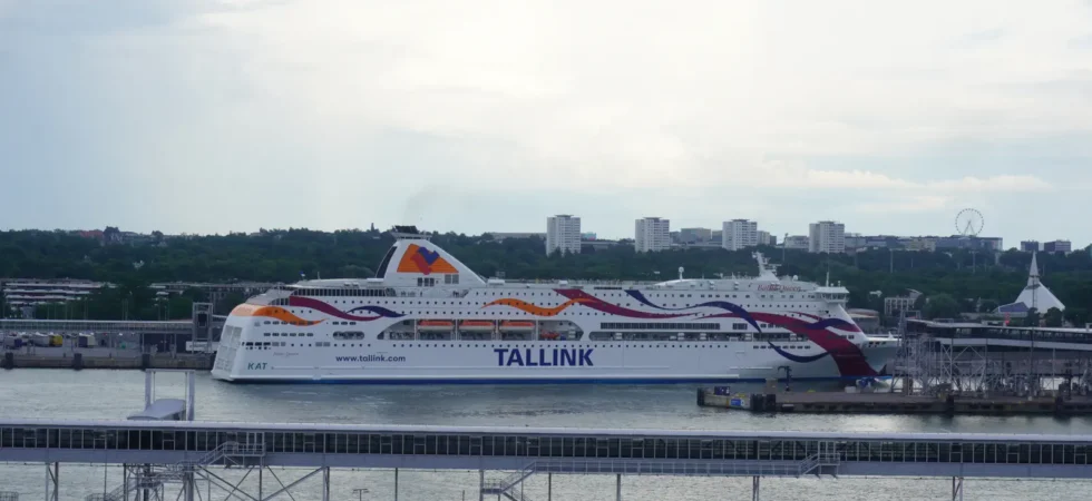 Le Tallink Ferry Baltic Queen dans le port de Tallinn.