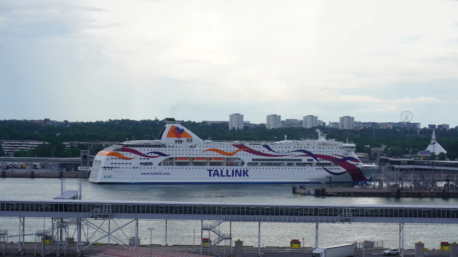 Le Tallink Ferry Baltic Queen dans le port de Tallinn.