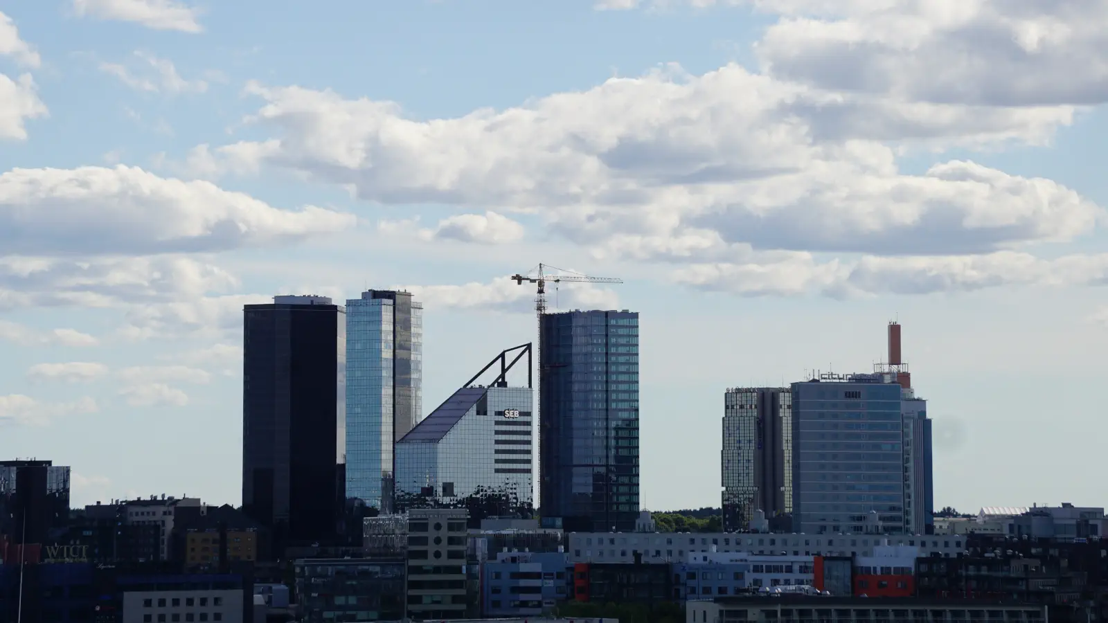 Les gratte-ciel et les nouveaux bâtiments modernes caractérisent le nouveau Tallinn.