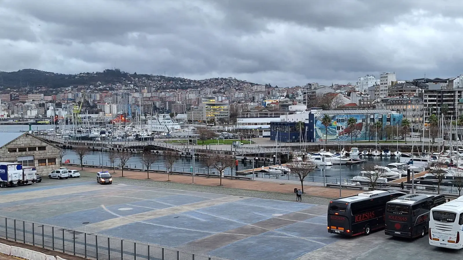 Vue sur le port de Vigo en Espagne.