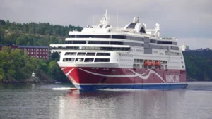 Viking Line Ferry Viking Line Viking Grace dans l'archipel au large de Stockholm en provenance de Turku (Finlande).