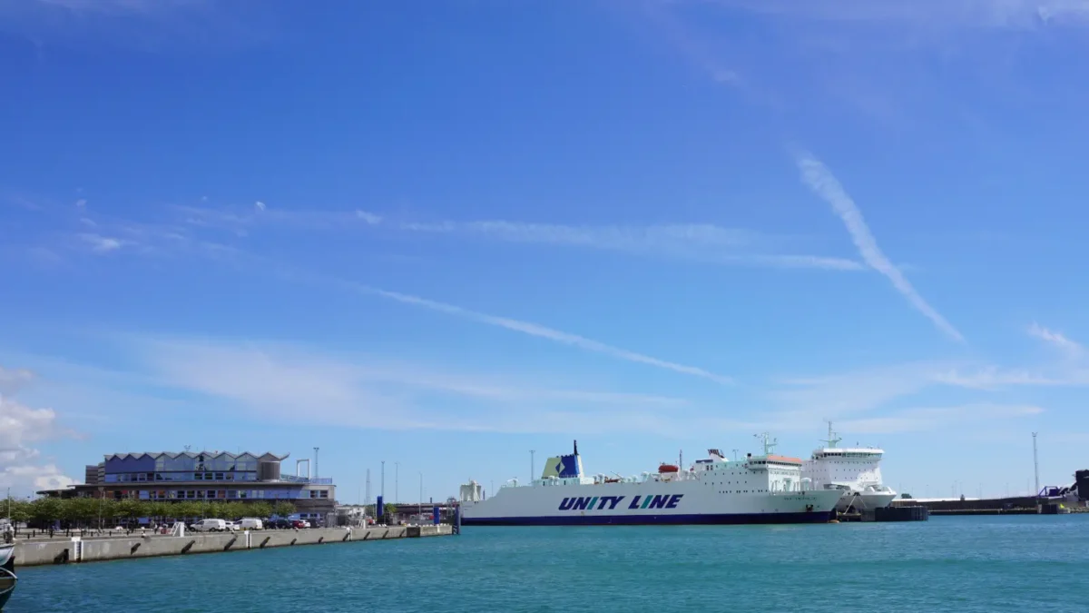 Le port de ferry d'Ystad peut accueillir différents types de ferries.